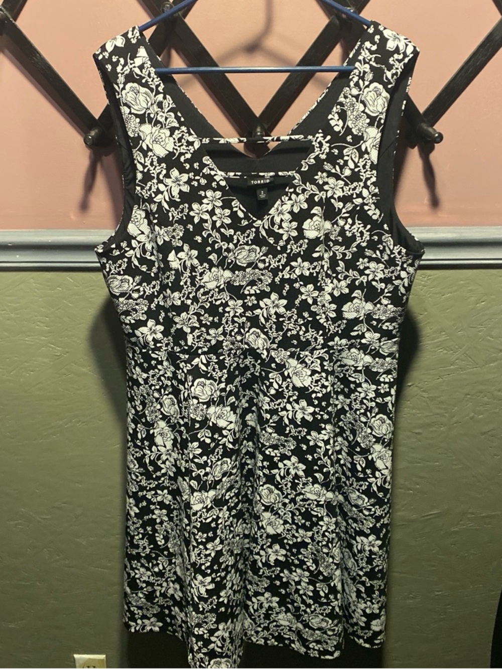 Torrid Black and White Floral Strappy Sleeveless Dress